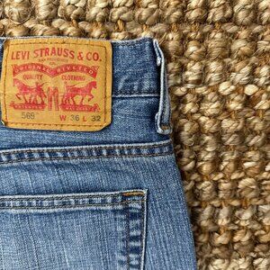 569 Levi’s Men’s Jeans (36x32) Loose Straight